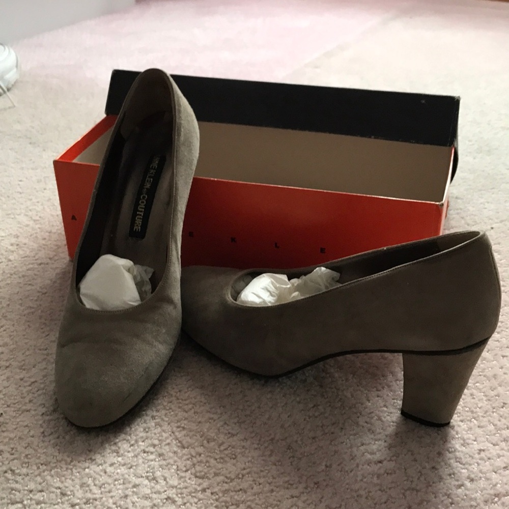 Anne Klein Couture Pumps - Picture 2 of 3